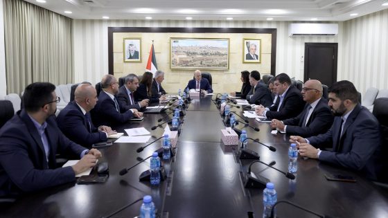 رئيس الوزراء يترأس اجتماعا لمتابعة الجهود المبذولة للارتقاء بقطاع الصناعة