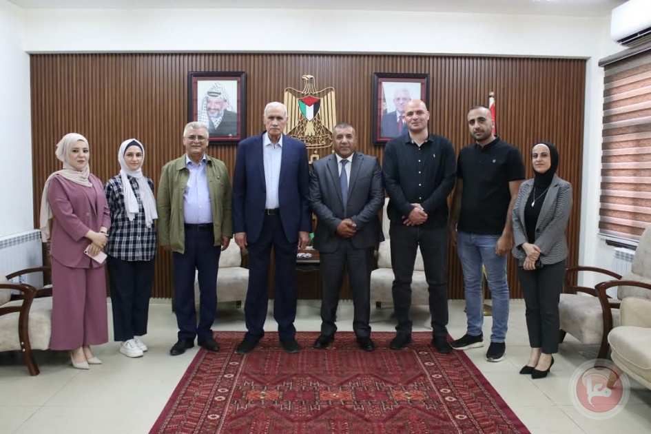 محافظ الخليل يستقبل الفريق الحاج إسماعيل جبر