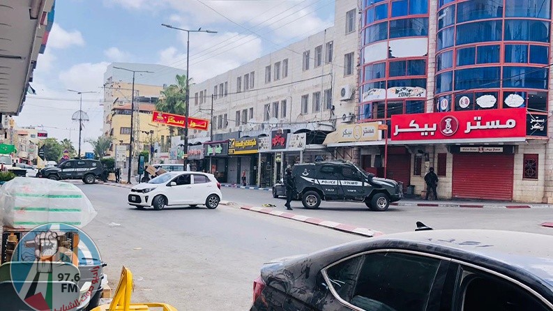 الاحتلال يداهم محلا للصرافة وسط مدينة جنين