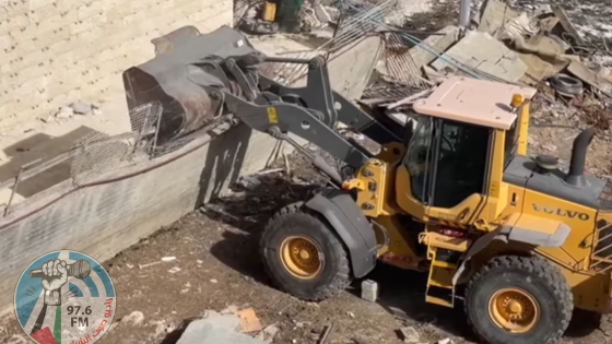 الاحتلال ينفذ عمليات هدم وتجريف في بلدة عناتا شمال شرق القدس