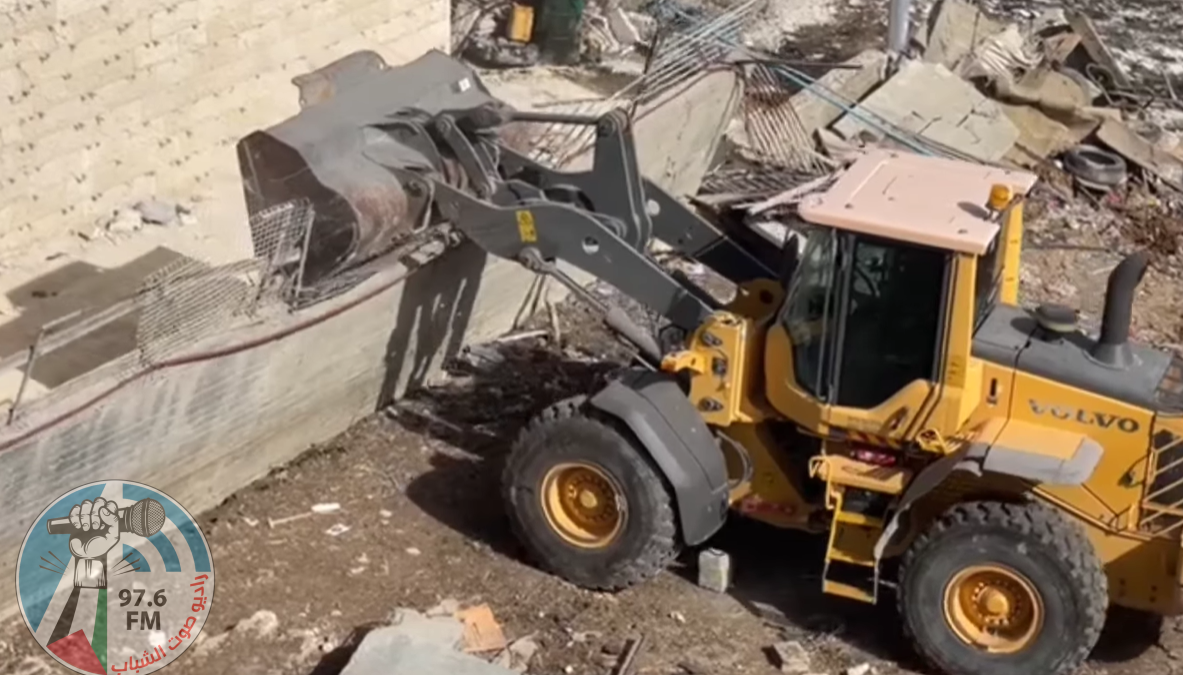 الاحتلال ينفذ عمليات هدم وتجريف في بلدة عناتا شمال شرق القدس