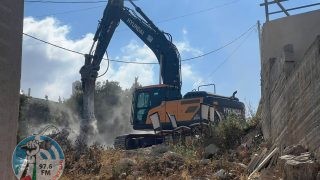 الاحتلال يهدم منزلا ويجرف حديقة في المغير