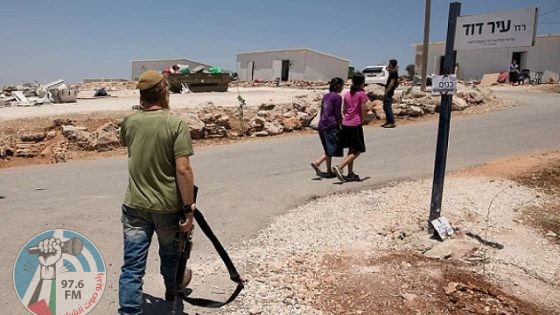 مستعمرون يهاجمون مواطنين في مسافر يطا جنوب الخليل