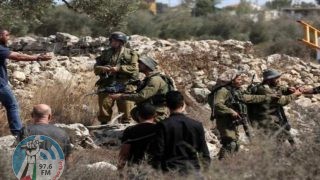 قوات الاحتلال تحتجز عددا من المواطنين في حوسان غرب بيت لحم