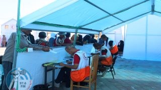 الهلال الأحمر يعزز الاستجابة الصحية بمستشفى ميداني متكامل غرب خان يونس