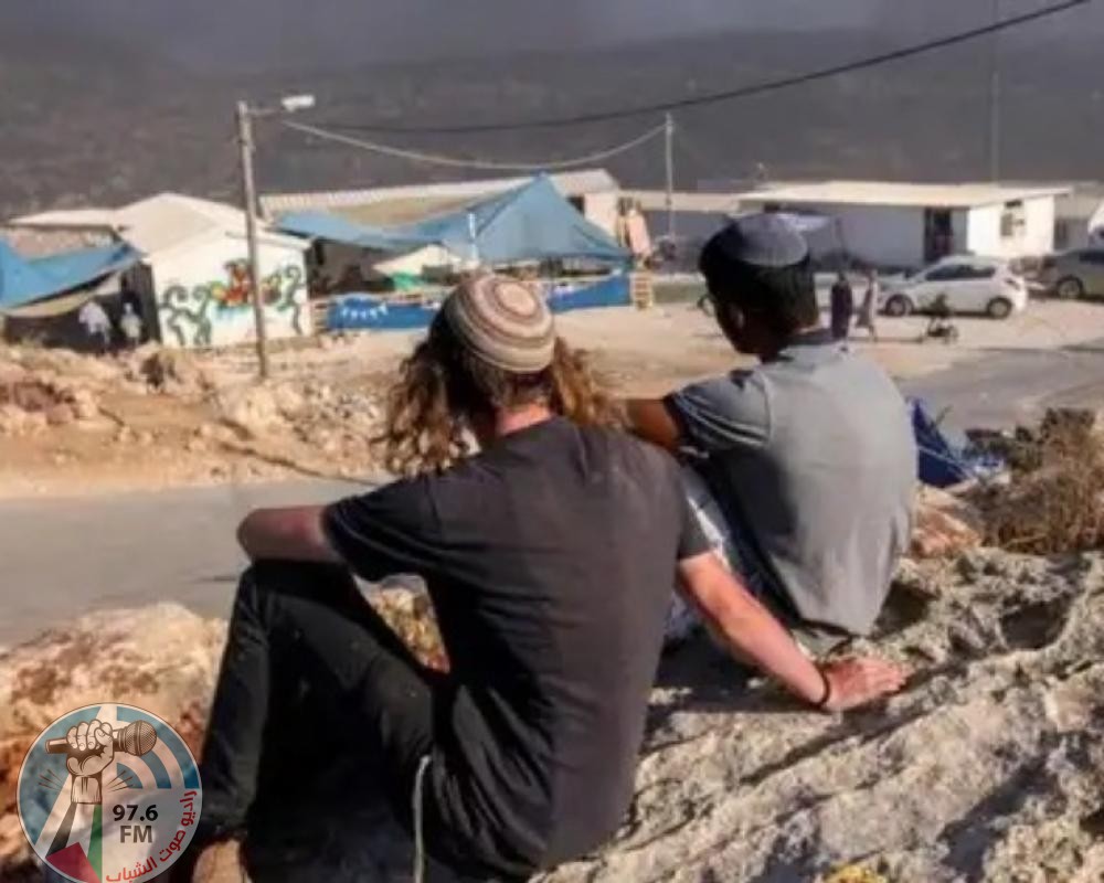 مستعمرون يقيمون حفلا استفزازيا قرب مدرسة بالمعرجات غرب أريحا