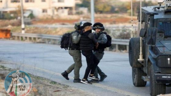 الاحتلال يعتقل شابين شرق قلقيلية