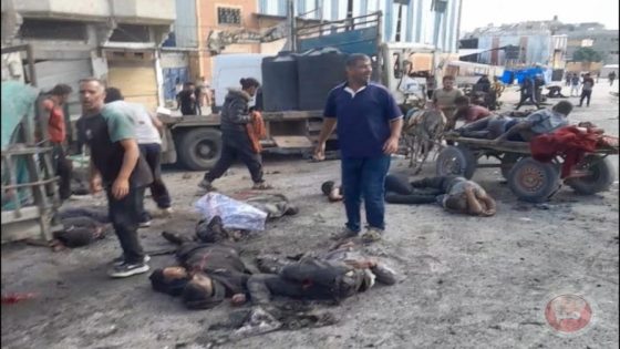 مجزرة بخان يونس: عشرات الشهداء بقصف منتظري المساعدات