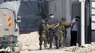 الاحتلال يعتقل 8 شبان من محافظة الخليل