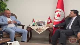 أبو هولي يبحث مع السفير التونسي الحبيب بن فرح اخر التطورات حول حرب الإبادة واستهداف المخيمات والأونروا