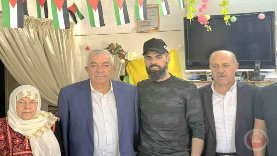 العالول يزور الأسير المحرر مجدي نصر الله ويؤكد:قضية الأسرى في صميم وجدان حركة فتح