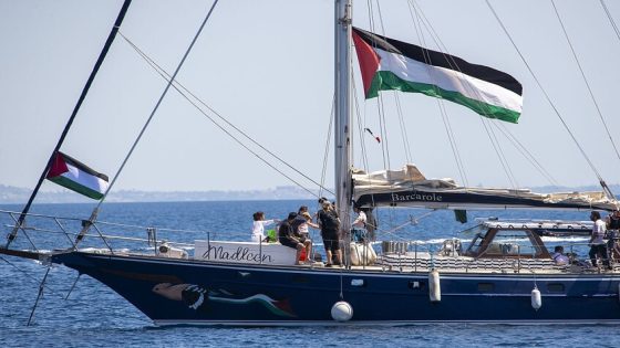 “مادلين” تقترب من غزة وإسرائيل تهدد