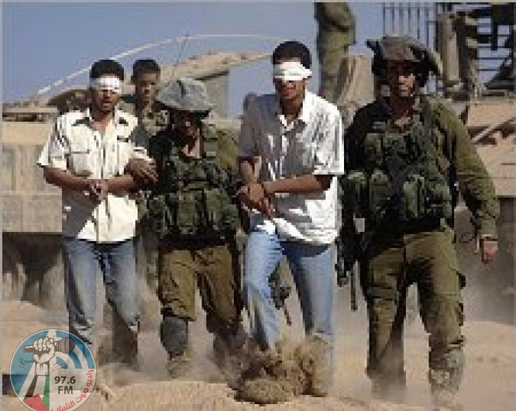 الاحتلال يعتقل 3 شبان بعد محاصرة منزل في وادي برقين غرب جنين