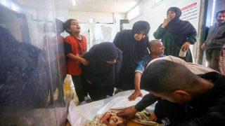 سبعة شهداء في قصف الاحتلال مخيما للنازحين غرب مدينة غزة