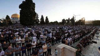 عشرات الآلاف يؤدون صلاة عيد الأضحى في المسجد الأقصى المبارك