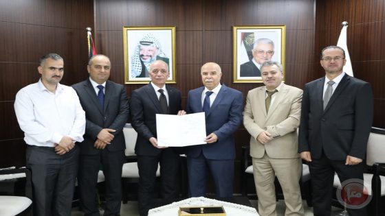 رئيس مجلس القضاء الأعلى يتسلم قراراً رئاسياً بتخصيص قطعة أرض لبناء مجمع محاكم بيت لحم