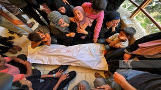 الاحتلال يستهدف منتظري المساعدات في غزة: 17 شهيدا اليوم وارتفاع حصيلة “ضحايا لقمة العيش” إلى 467 شهيدا