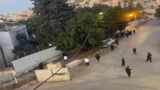 عشرات المستوطنين يقتحمون “مقام يوسف” شرق نابلس