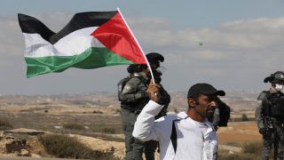 “بتسيلم” يدعو لإحاطة حول خطر “التطهير العرقي الفوري” الذي يهدد أكثر من ألف فلسطيني في مسافر يطا