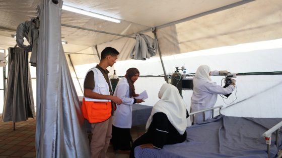 الهلال الأحمر يعزز الاستجابة الصحية بمستشفى ميداني غرب خانيونس