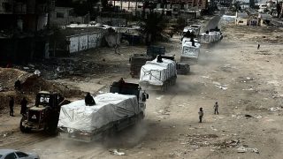 تعليق العمل بشكل كامل لجميع الشاحنات العاملة بنقل المساعدات الإنسانية لغزة