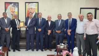 وزير التربية يلتقي فعاليات بلدة عقابا في محافظة طوباس