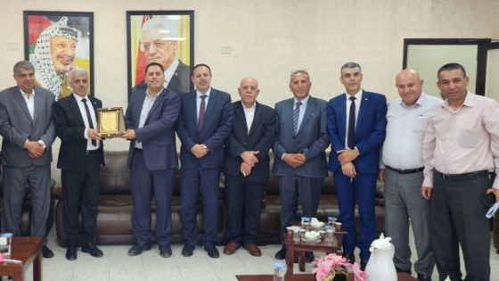 وزير التربية يلتقي فعاليات بلدة عقابا في محافظة طوباس