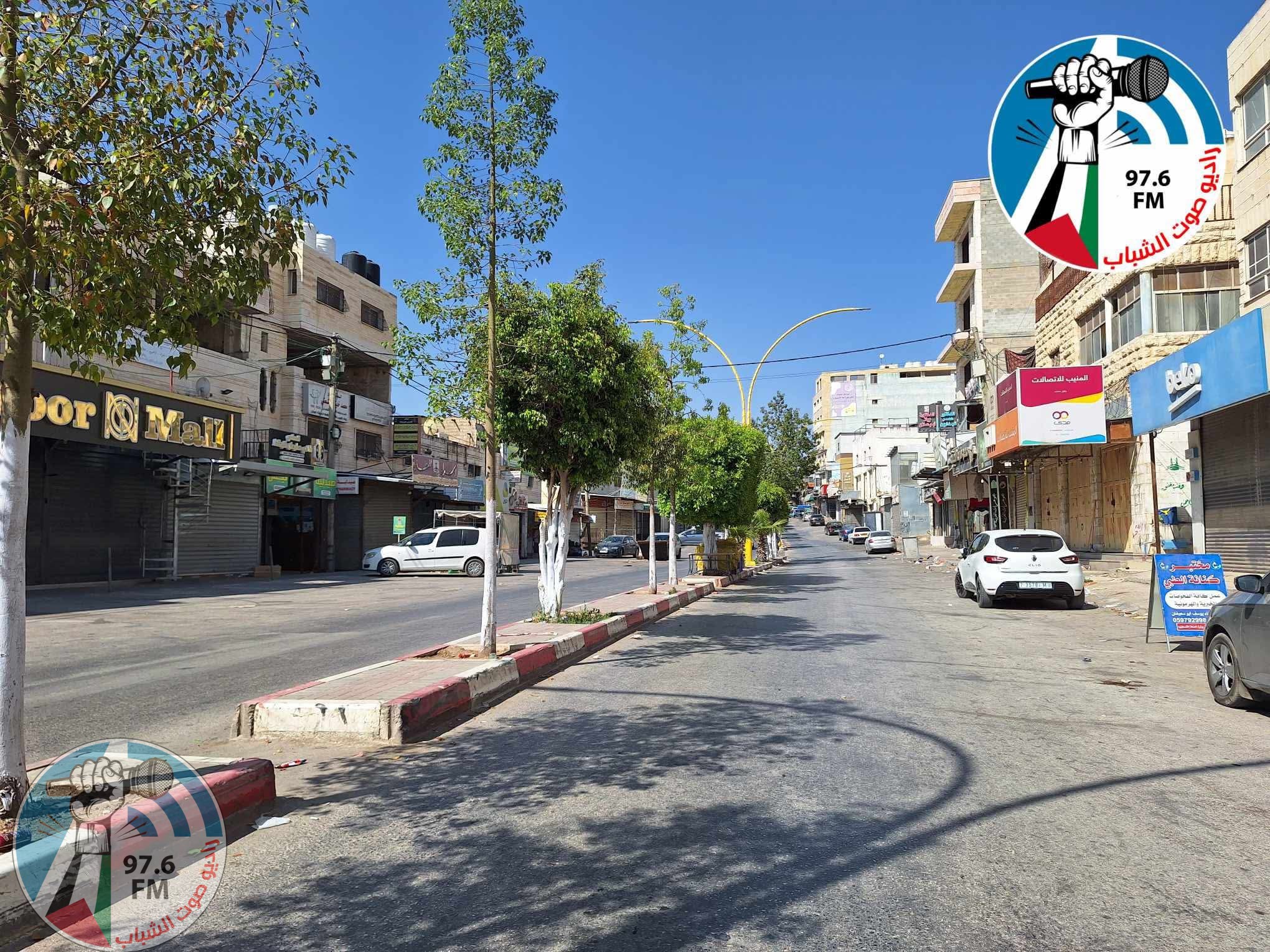 بالصور / الإضراب الشامل يعم مدينة الظاهرية جنوب الخليل حدادا على روح الشهيد طلول