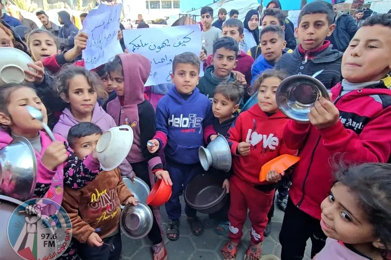 “الأونروا”: جياع بغزة أُجبروا على الزحف وسط إطلاق نار إسرائيلي كثيف