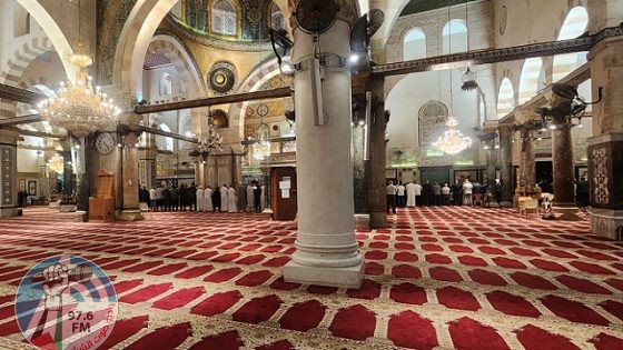 الاحتلال يقتحم المسجد الأقصى ويعتقل أربعة من حراسه وسط تصعيد خطير