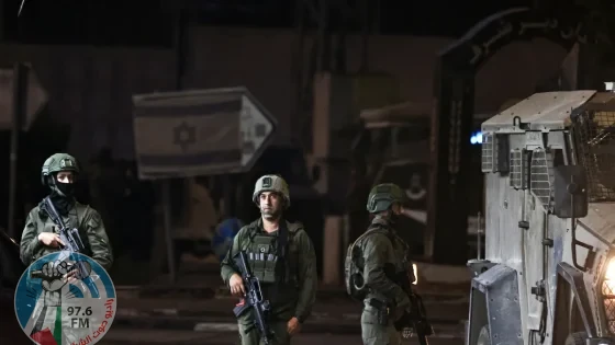الاحتلال يحتجز 22 مواطنا ويعتقل شقيقين بالمغير