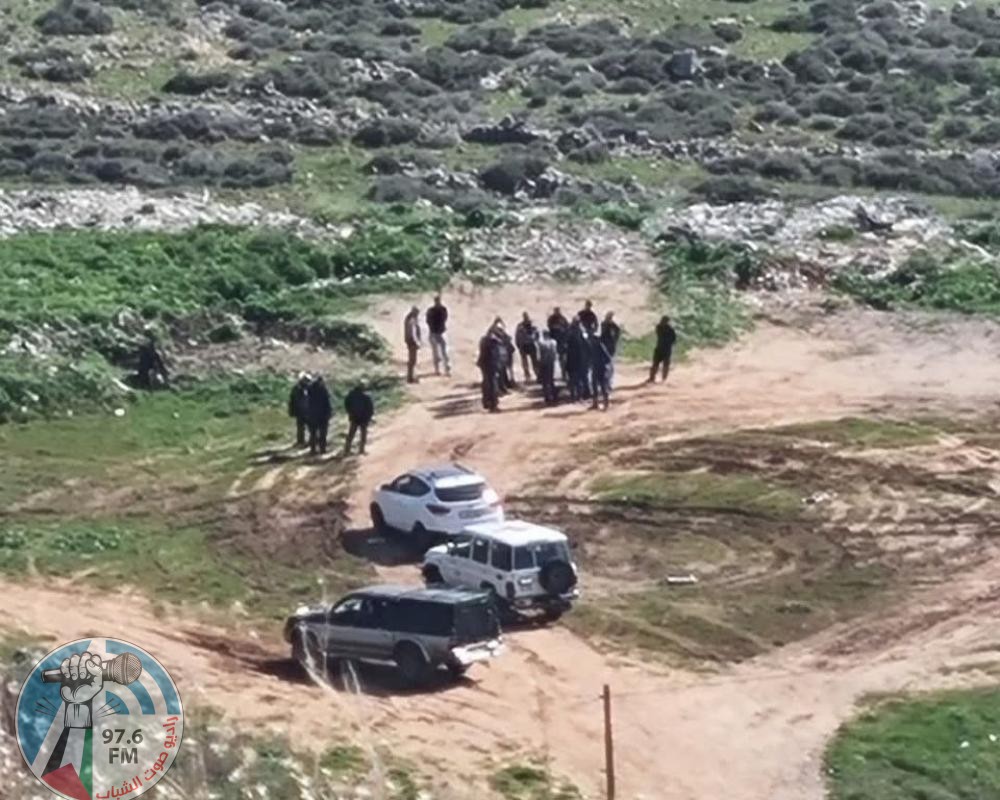 مستعمرون يعتدون على مواطن من المغير شمال شرق رام الله