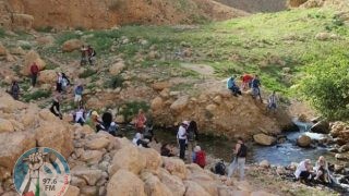 مستعمرون يقتحمون تجمع شلال العوجا شمال أريحا