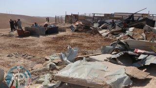 مستعمرون يهدمون منشآت زراعية ويجرفون أراضي ويهاجمون مساكن المواطنين جنوب الخليل