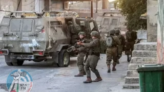 الاحتلال يداهم منازل المواطنين خلال اقتحام قلقيلية