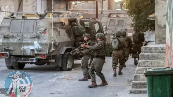 الاحتلال يداهم منازل المواطنين خلال اقتحام قلقيلية