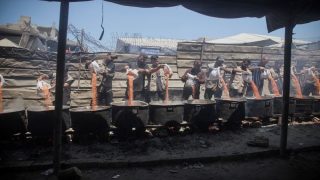 الاحتلال يخنق غزة بخطة إبادة صامتة وصناعة فوضى وسط مجاعة كارثية