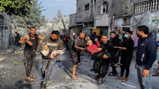 غزة.. عشرات الشهداء والجرحى ومشفى الأقصى مهدد بالتوقف عن العمل