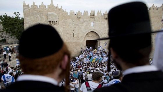 مستوطنون ينظمون مسيرات استفزازية في القدس