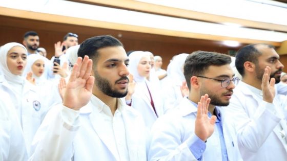 طلبة كلية طب الأسنان في الجامعة العربية الأمريكية يؤدون قسم المهنة
