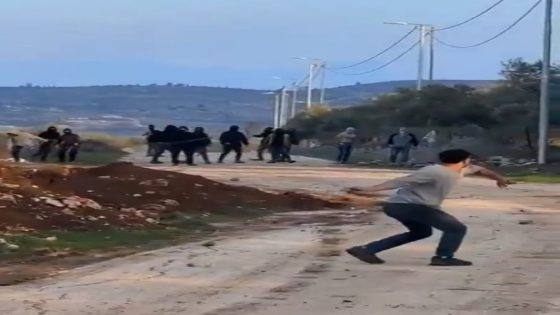 3 إصابات في هجوم للمستوطنين على قرية سنجل