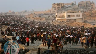 شهيدان ومصابون من منتظري المساعدات بنيران الاحتلال وسط قطاع غزة