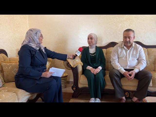 المتفوقة في امتحان الثانوية العامة رغد الدراويش ابنة مدينة دورا الحاصلة على معدل99.6 في الفرع العلمي