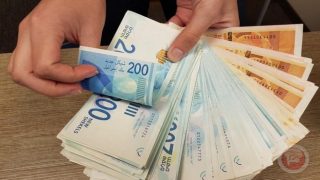 وزارة المالية : اليوم موعد صرف رواتب الموظفين عن شهر أيار