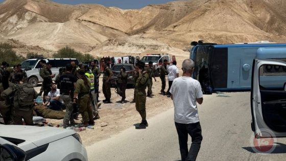 إصابة 10 جنود إسرائيليين بانقلاب حافلة قرب مستوطنة “معاليه أدوميم”