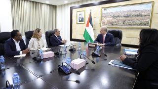 مصطفى يبحث مع المنسق الأممي الجديد آخر المستجدات ومضاعفة جهود الإغاثة