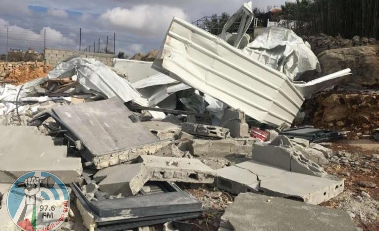 الاحتلال يهدم خياما وبركسات في المغير