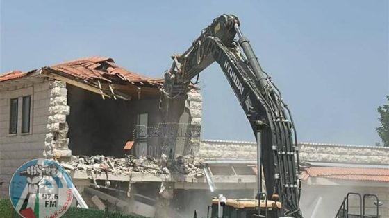 الاحتلال يهدم منزلا في عزبة سلمان جنوب قلقيلية