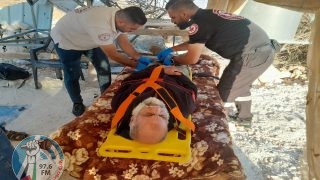إصابة مسن في اعتداء وحشي نفذه مستعمرون على أهالي خربة أم نير جنوب الخليل