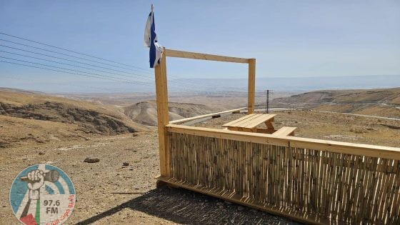 مستعمرون يقيمون بؤرة استعمارية في الجهة الجنوبية الشرقية من قرية عرب المليحات